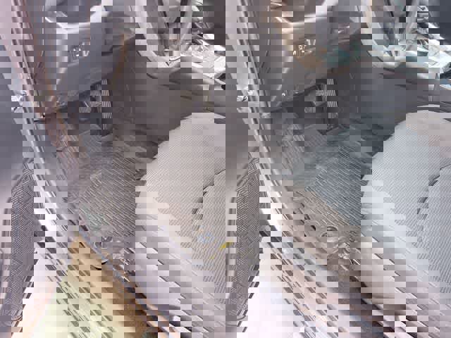 Used 2021 Toyota RAV4 LE AWD/4WD image 3