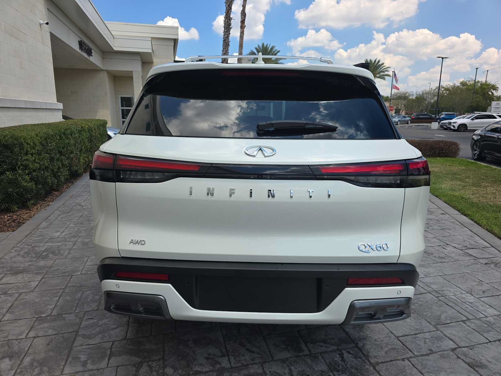 Used 2025 INFINITI QX60 Sensory AWD/4WD image 5