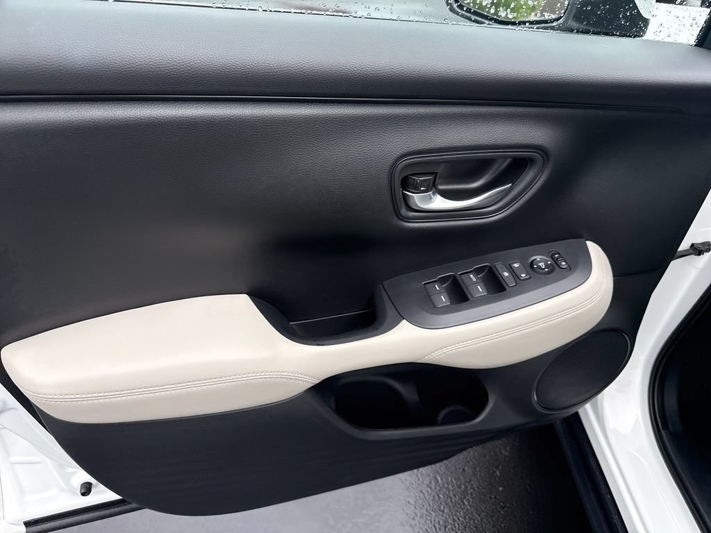 Certified 2025 Honda HR-V LX image 9