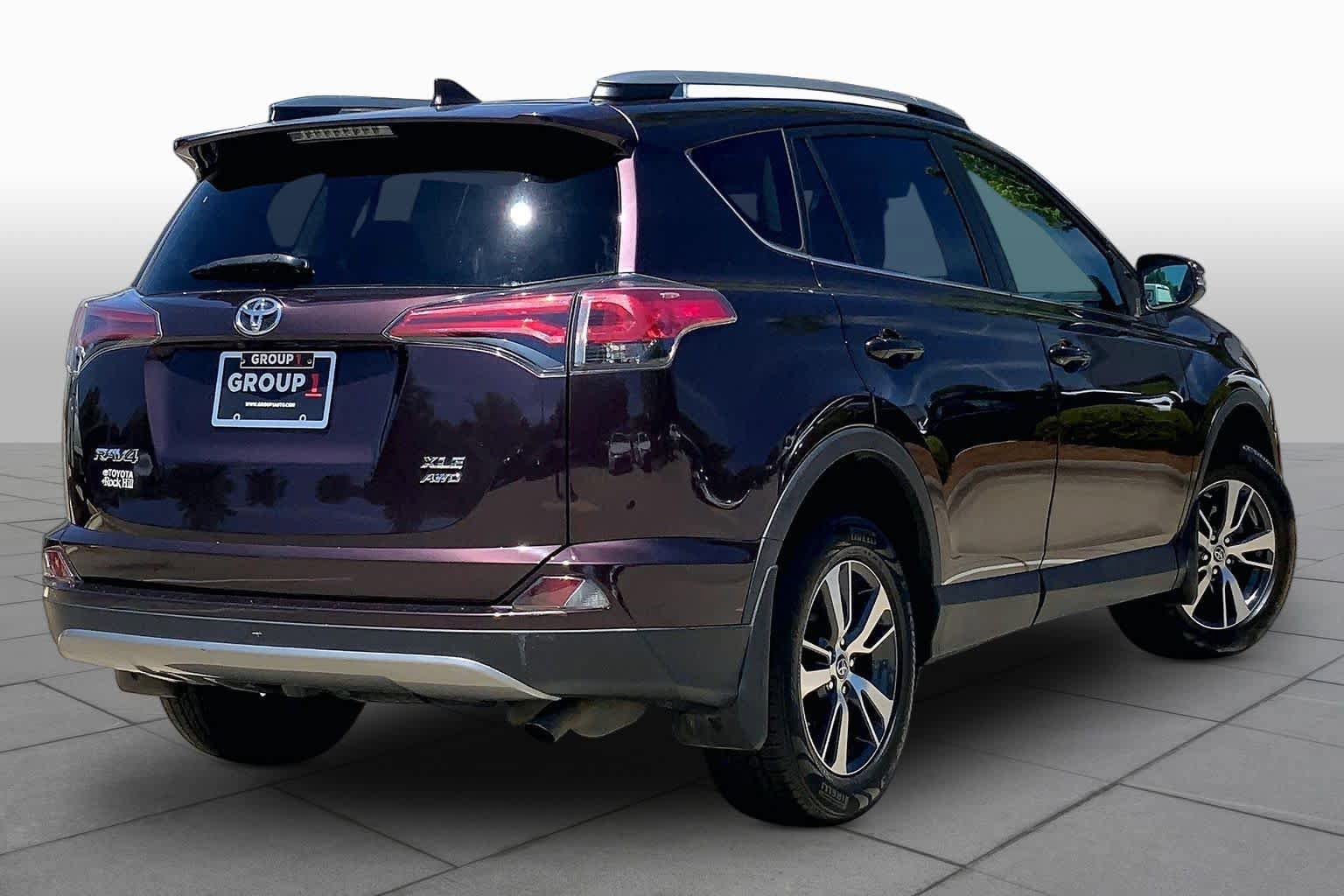 Used 2018 Toyota RAV4 XLE AWD/4WD image 13