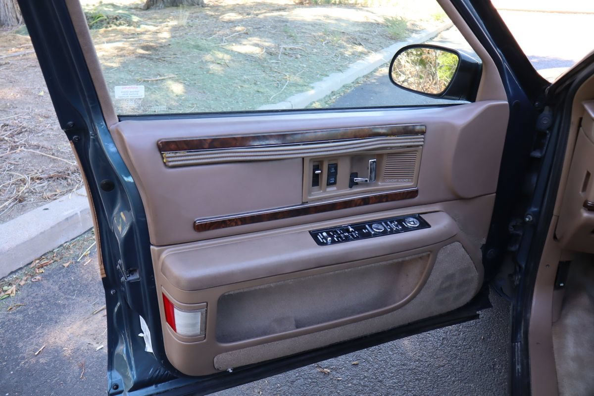 Used 1996 Buick Roadmaster Estate RWD image 24