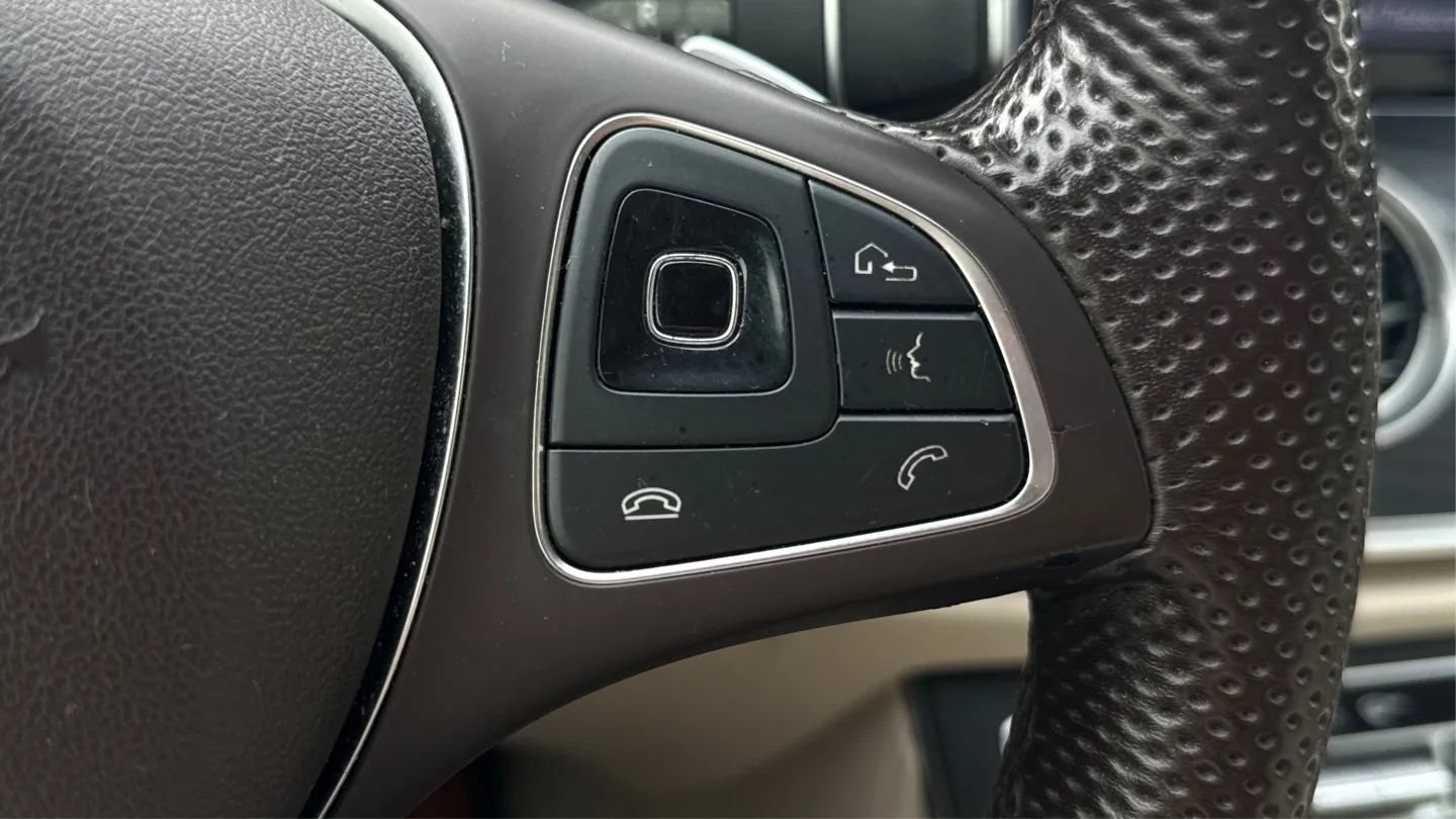 Used 2018 Mercedes-Benz E 300 image 30