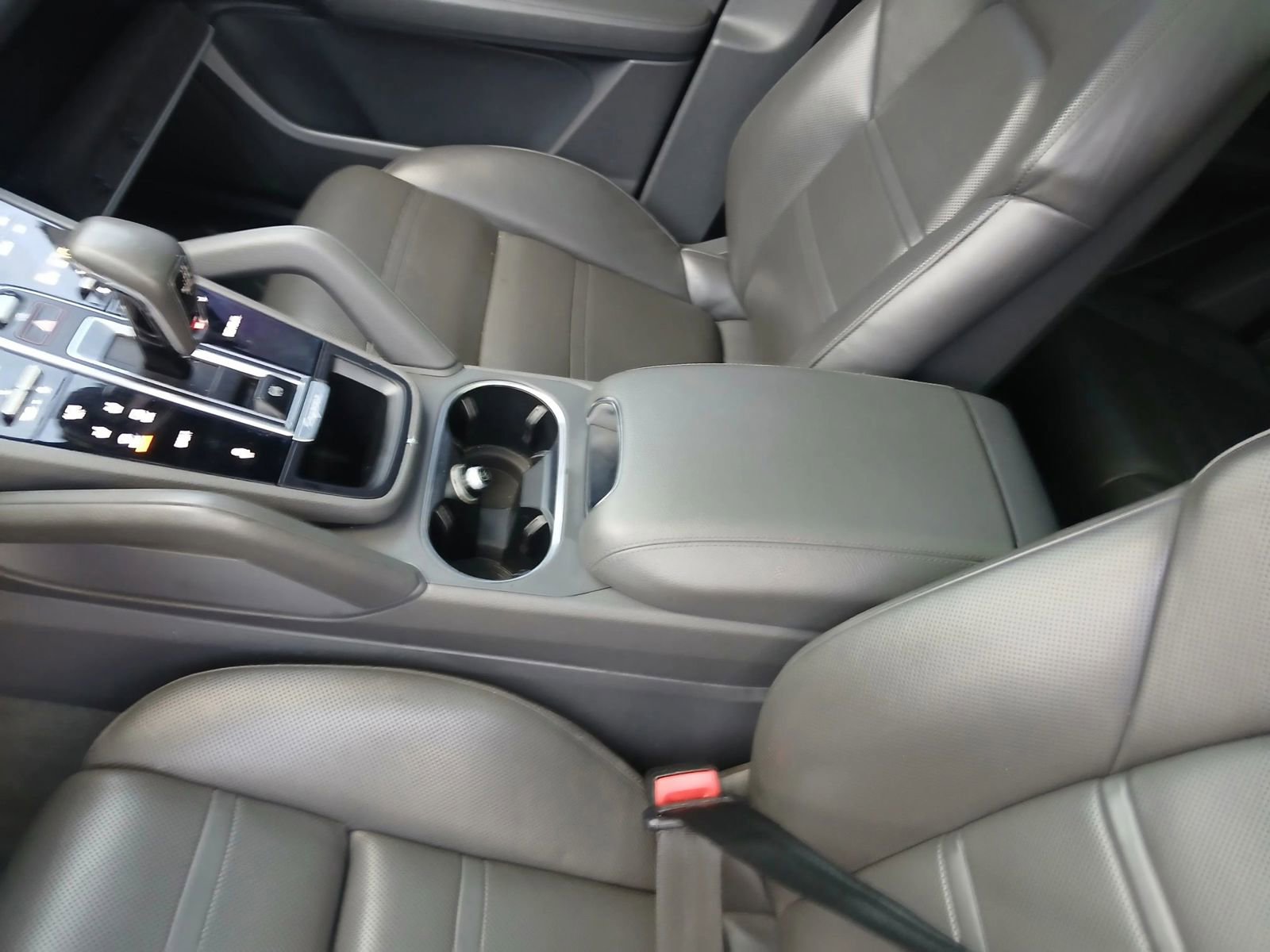 Used 2019 Porsche Cayenne image 8