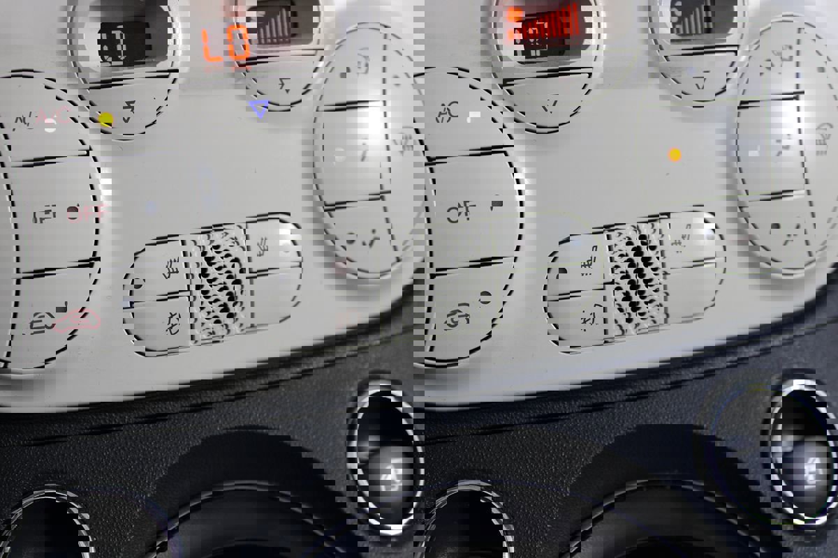 Used 2019 FIAT 500 Lounge image 18