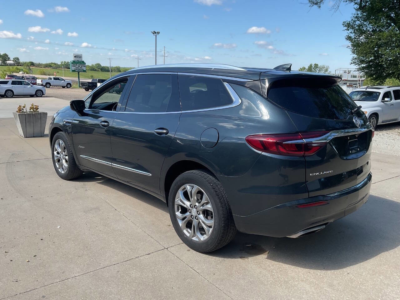 Used 2021 Buick Enclave Avenir w/ Avenir Technology Package FWD image 7