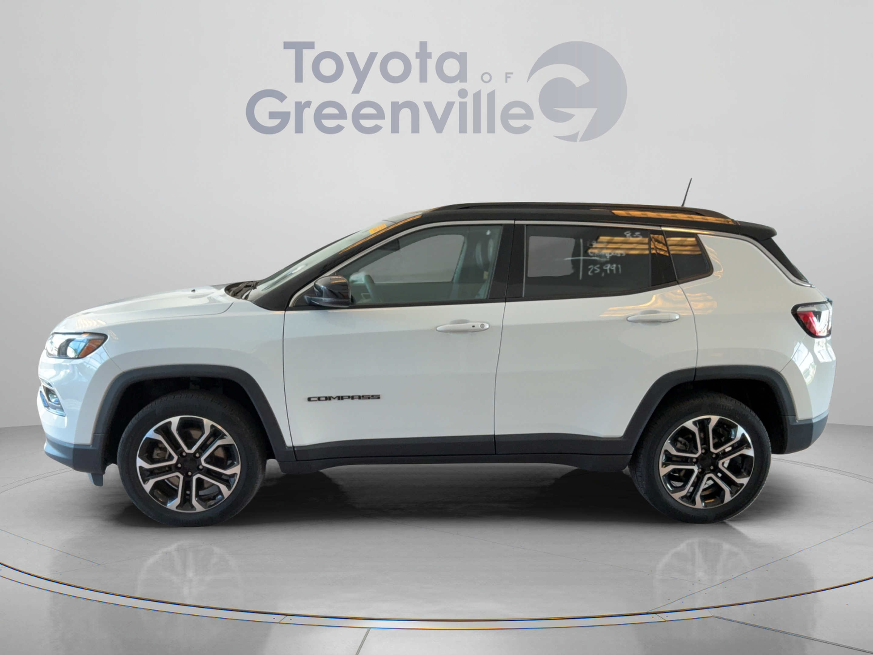 Used 2023 Jeep Compass Limited AWD/4WD image 2