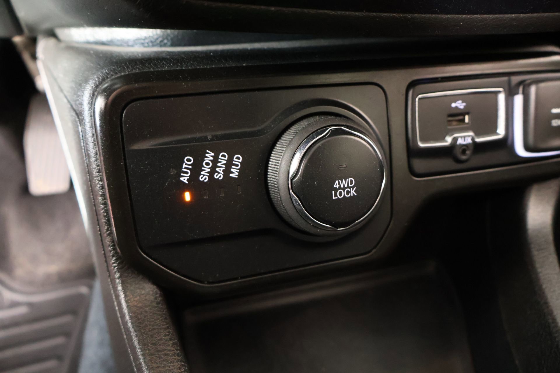 Used 2023 Jeep Renegade Latitude AWD/4WD image 8