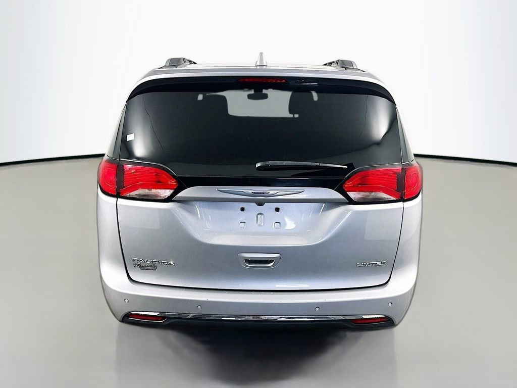 Used 2020 Chrysler Pacifica Limited image 6