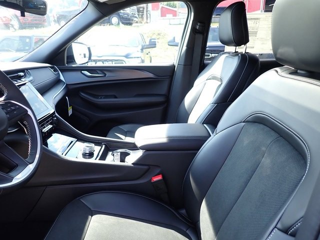 New 2025 Jeep Grand Cherokee L Altitude image 12