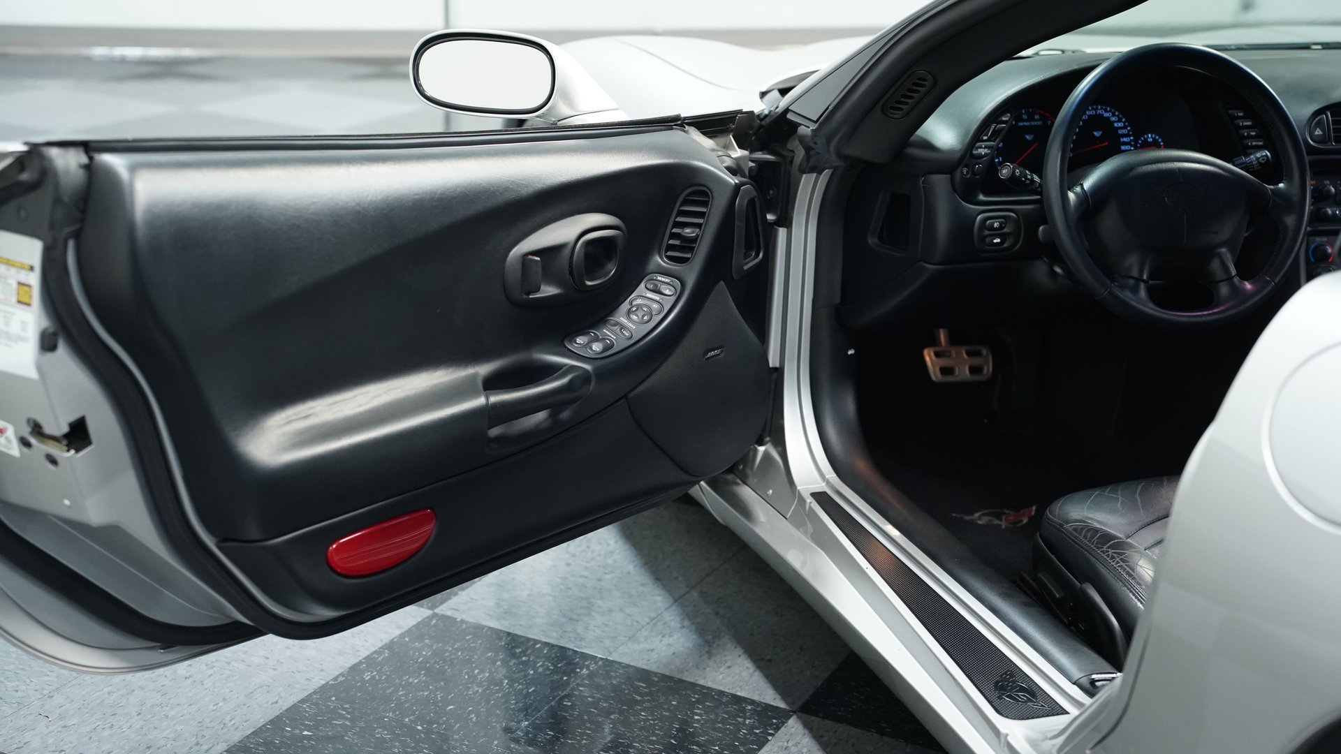 Used 2004 Chevrolet Corvette Coupe w/ Preferred Equipment Group image 28