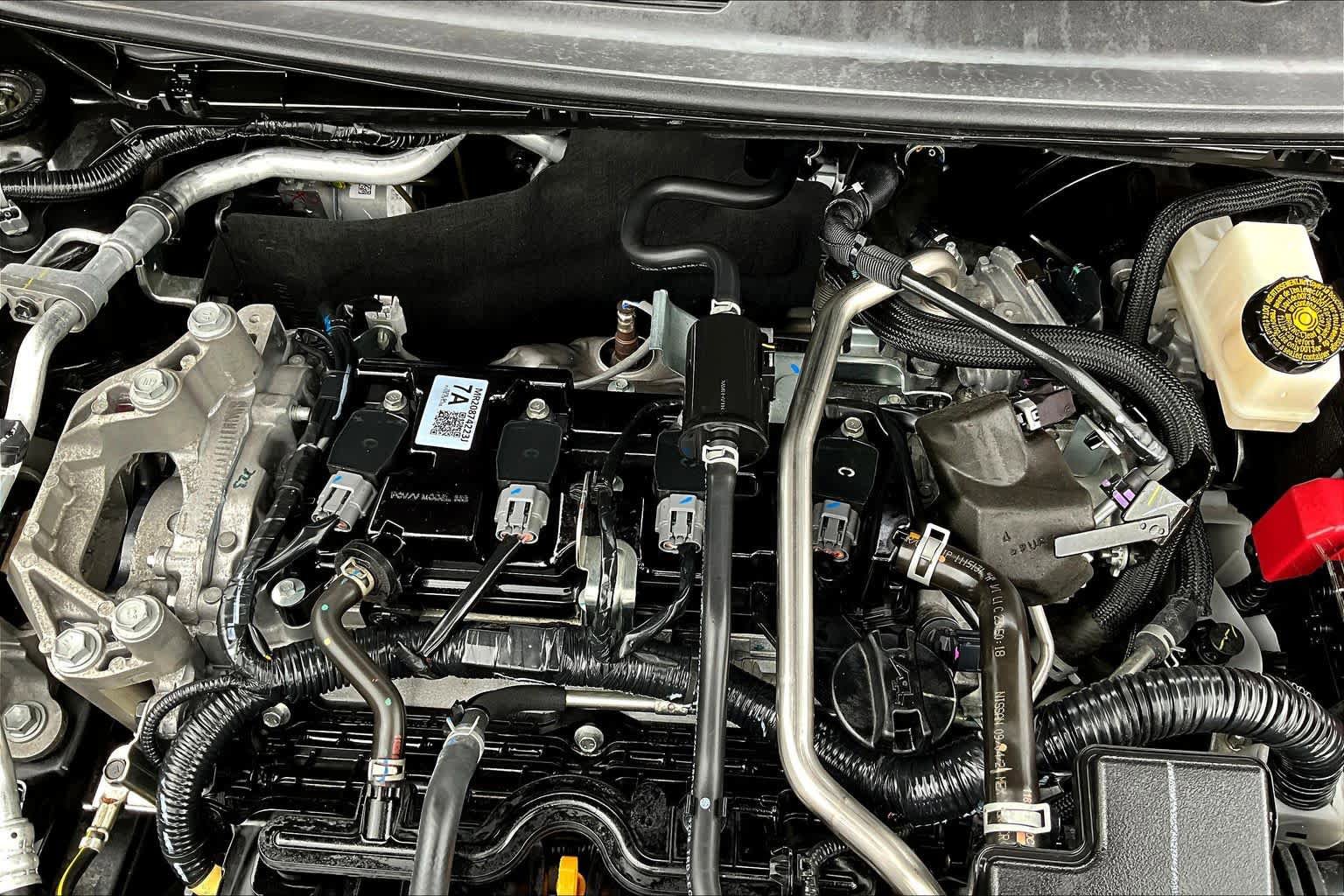 Certified 2025 Nissan Kicks SR FWD image 32