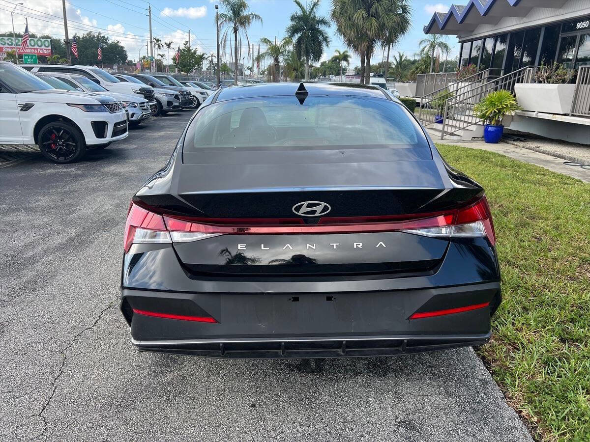 Used 2024 Hyundai Elantra SEL image 5