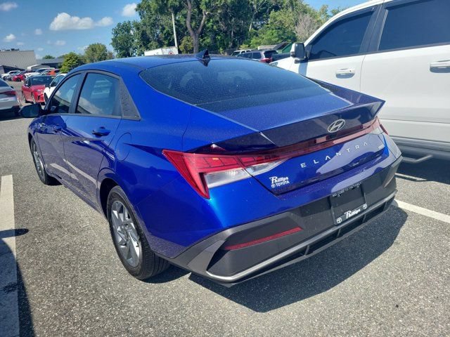 Used 2025 Hyundai Elantra Hybrid FWD image 4