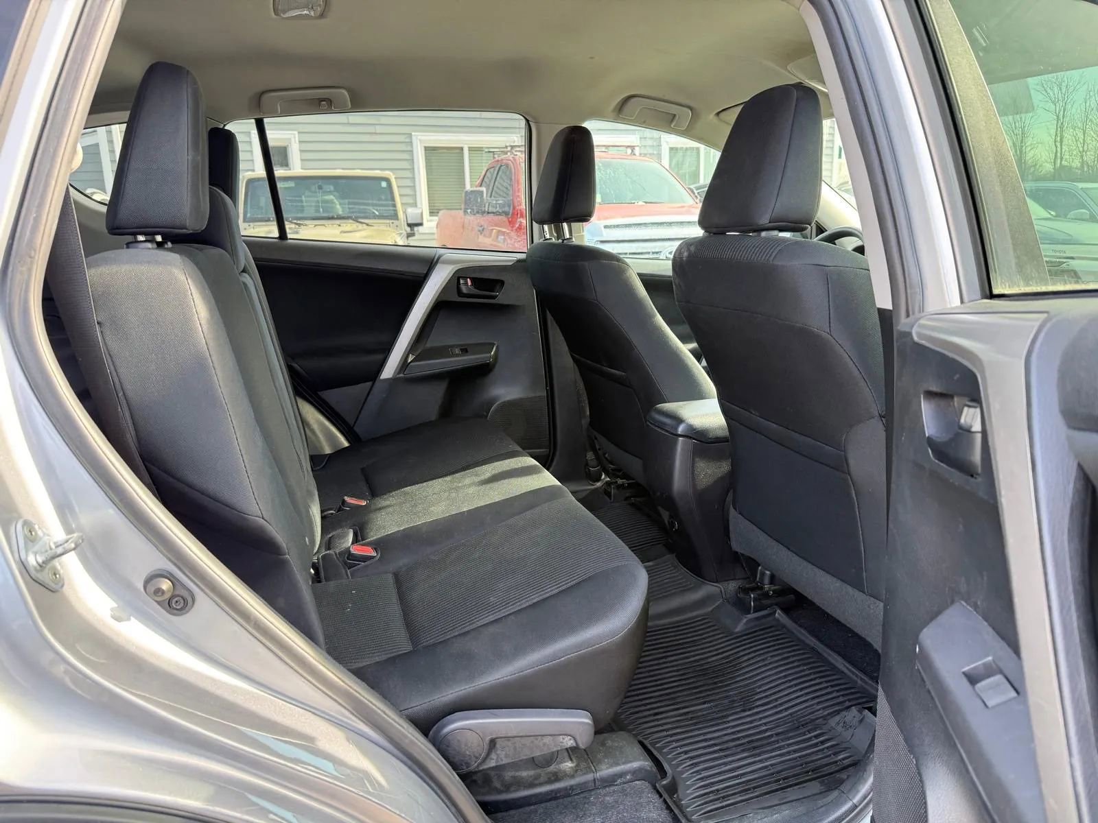 Used 2016 Toyota RAV4 LE image 10