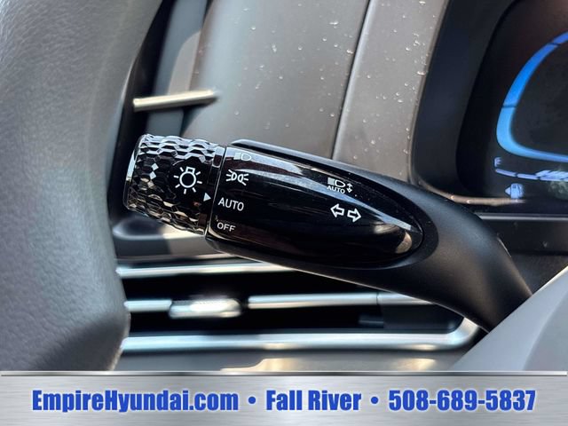Used 2024 Hyundai Elantra SE FWD image 31