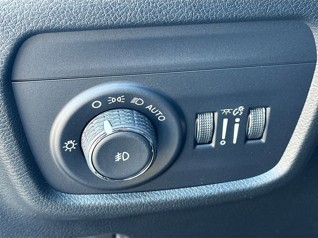 New 2025 Jeep Grand Cherokee Overland w/ Luxury Tech Group IV image 10