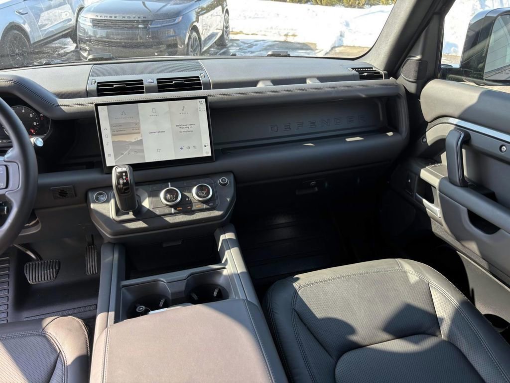 Used 2025 Land Rover Defender 110 S image 26