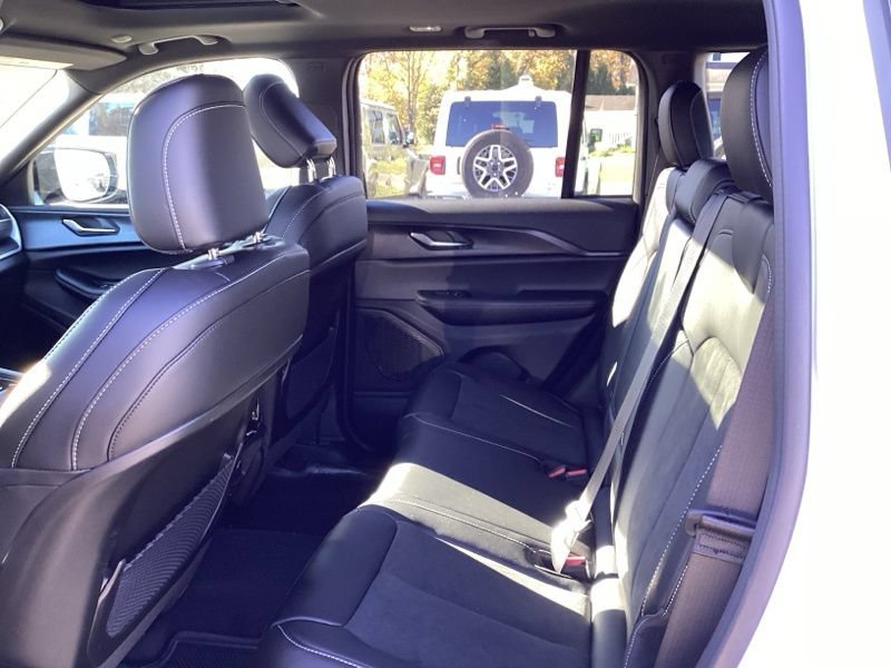 New 2025 Jeep Grand Cherokee 4WD image 20