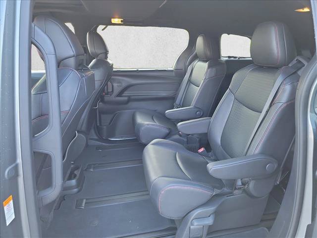 Used 2026 Toyota Sienna XSE FWD image 14