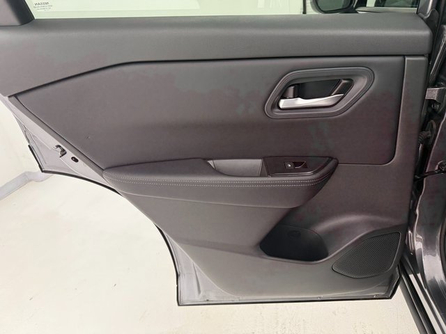 Used 2025 Nissan Rogue SV image 35