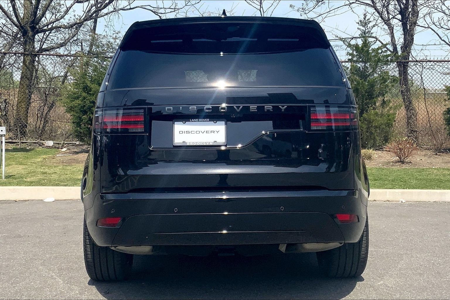 Certified 2025 Land Rover Discovery Dynamic SE AWD/4WD image 4