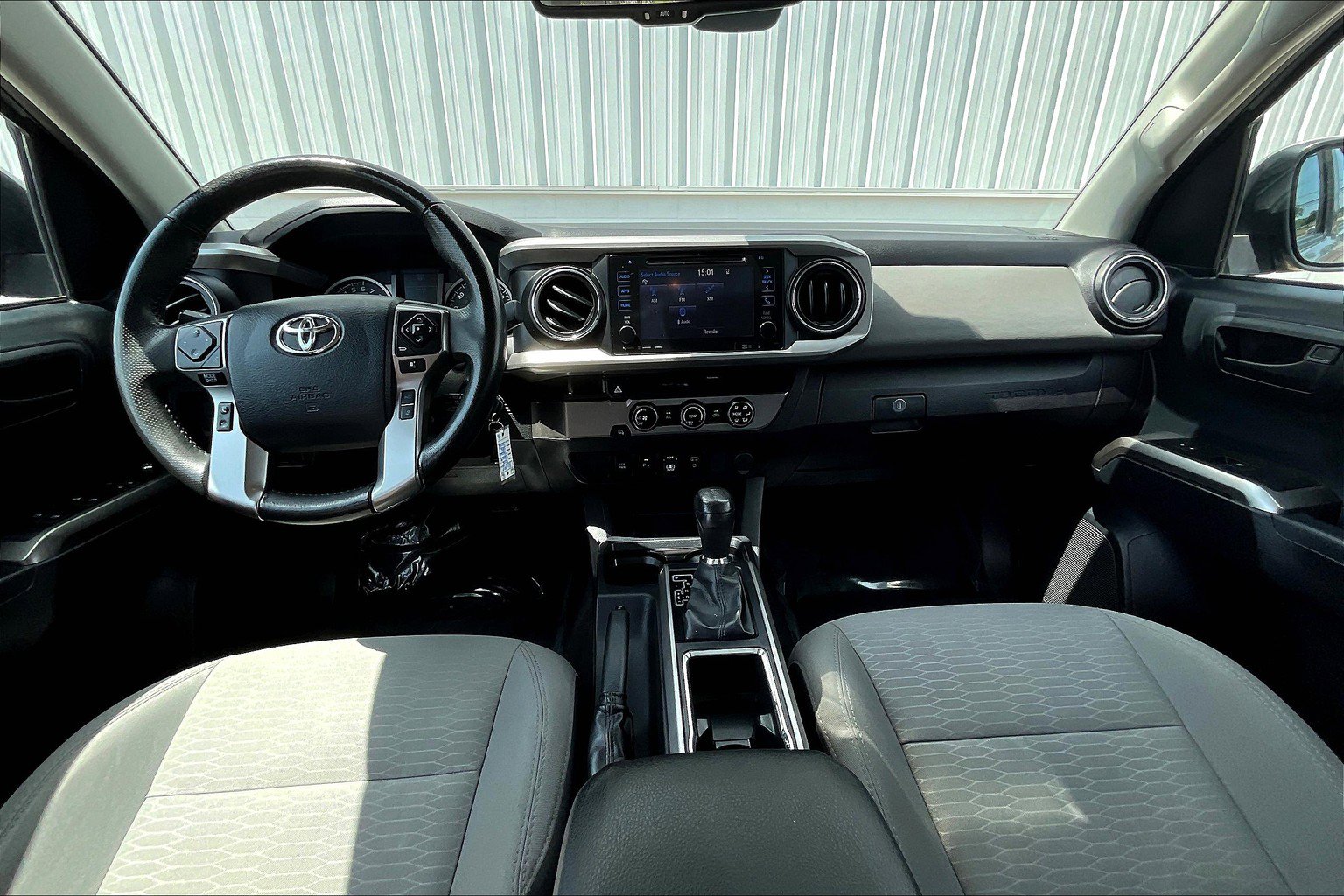 Used 2018 Toyota Tacoma SR5 RWD image 15
