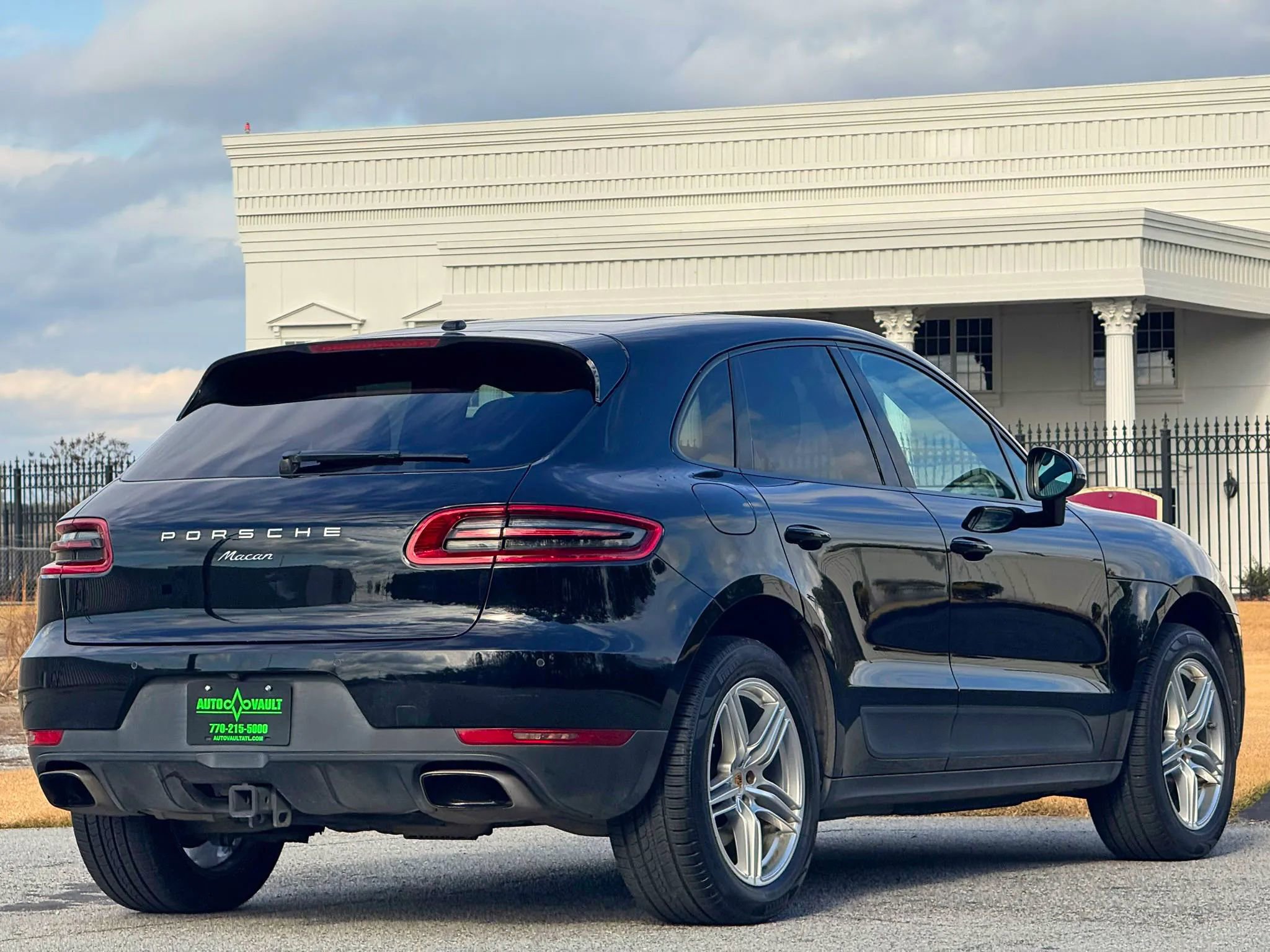 Used 2017 Porsche Macan AWD/4WD image 12