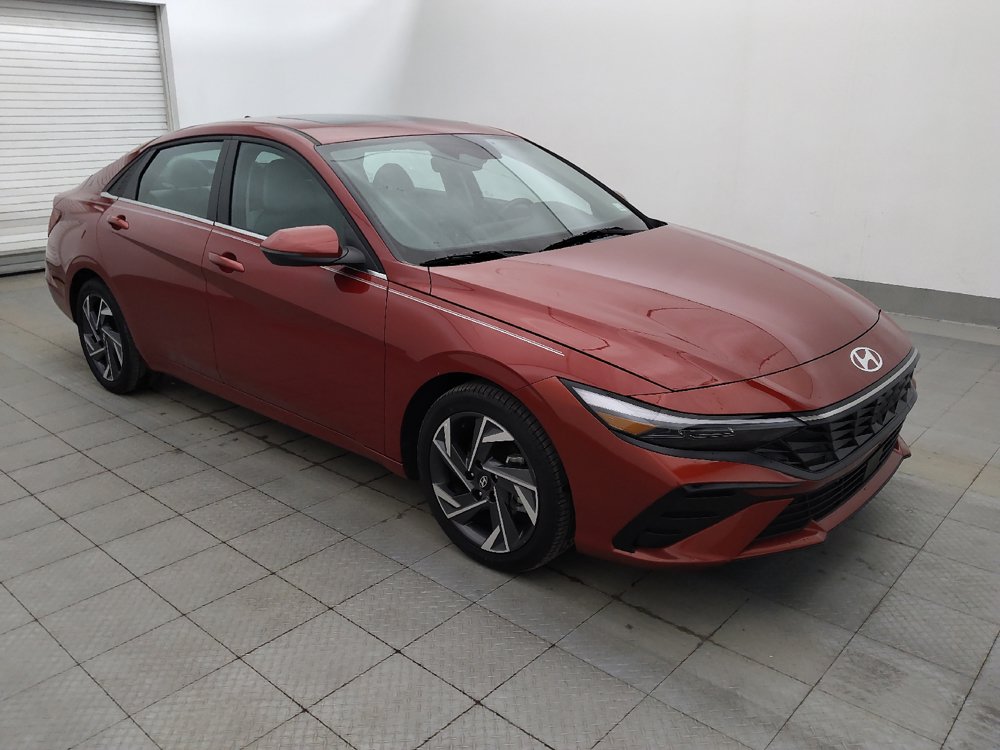 Used 2025 Hyundai Elantra Limited FWD image 11