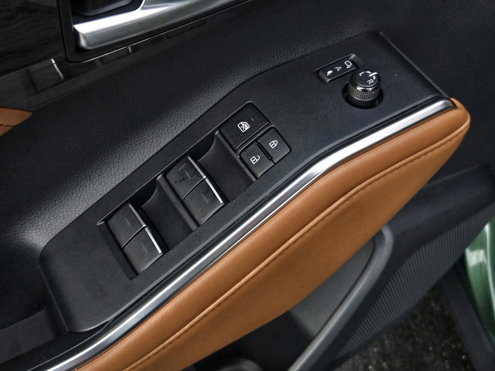 Used 2023 Toyota Highlander Platinum image 10