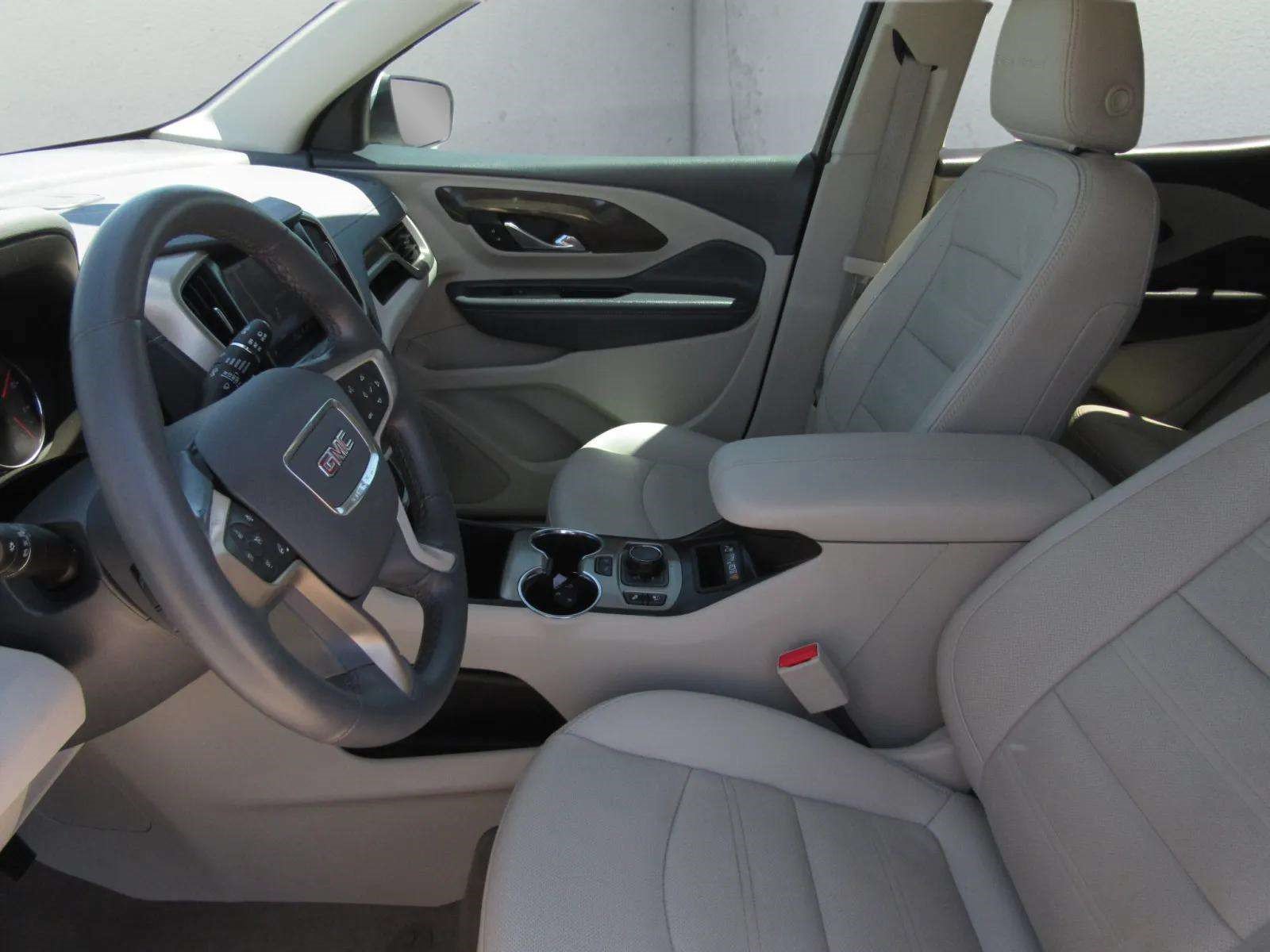 Used 2023 GMC Terrain Denali w/ Denali Premium Package AWD/4WD image 16