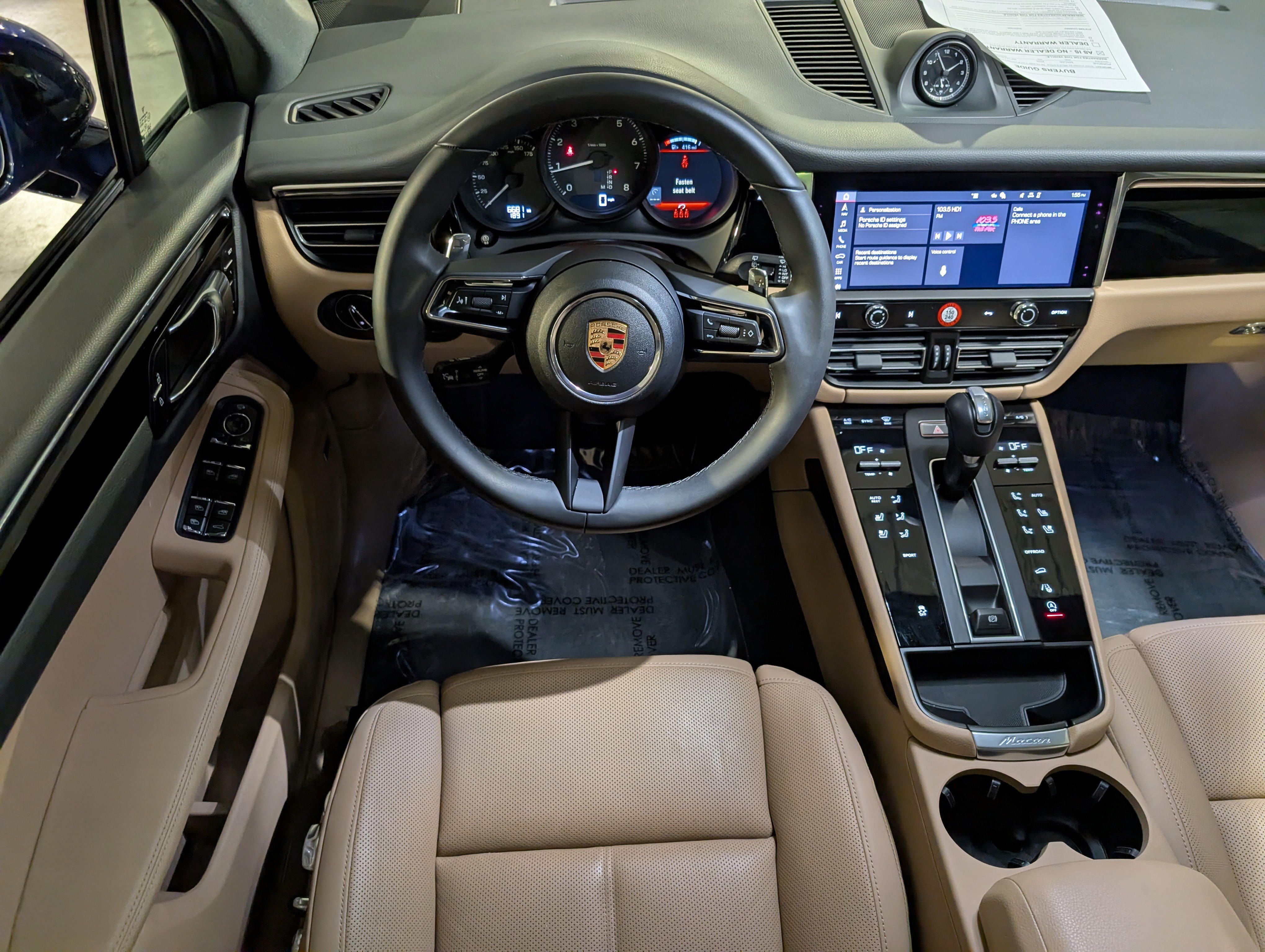 Certified 2025 Porsche Macan image 6