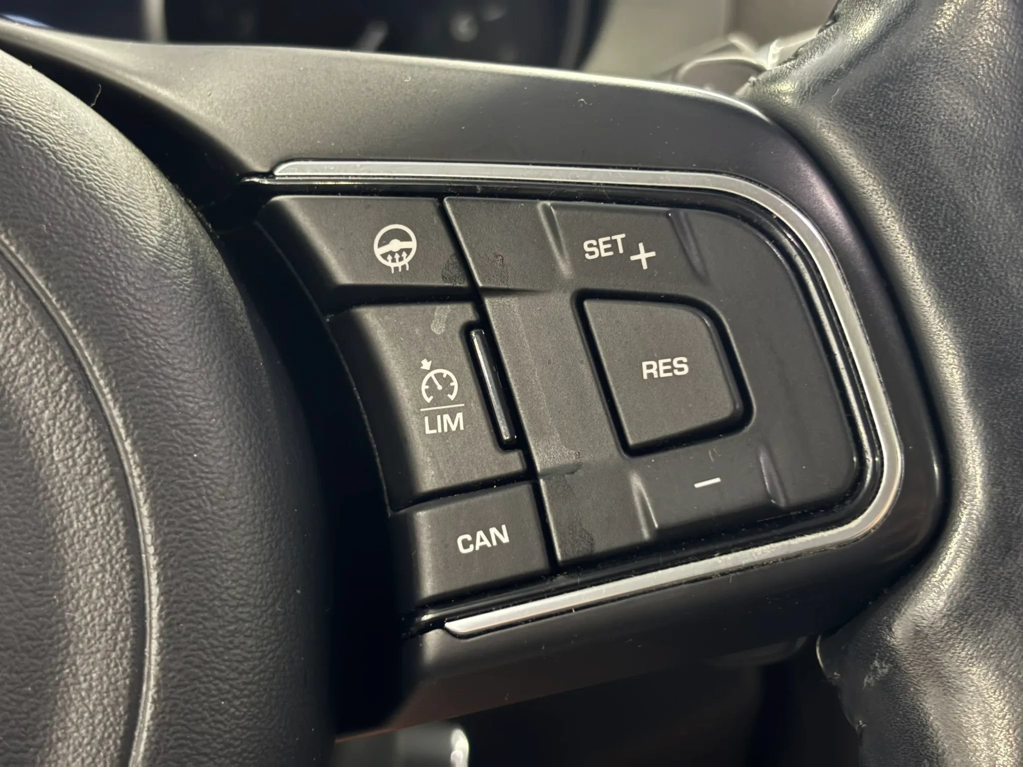 Used 2017 Jaguar F-PACE Prestige AWD/4WD image 32