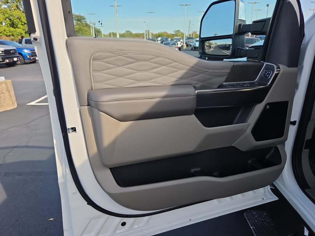 New 2027 Ford F250 Platinum w/ Platinum Plus Package AWD/4WD image 24