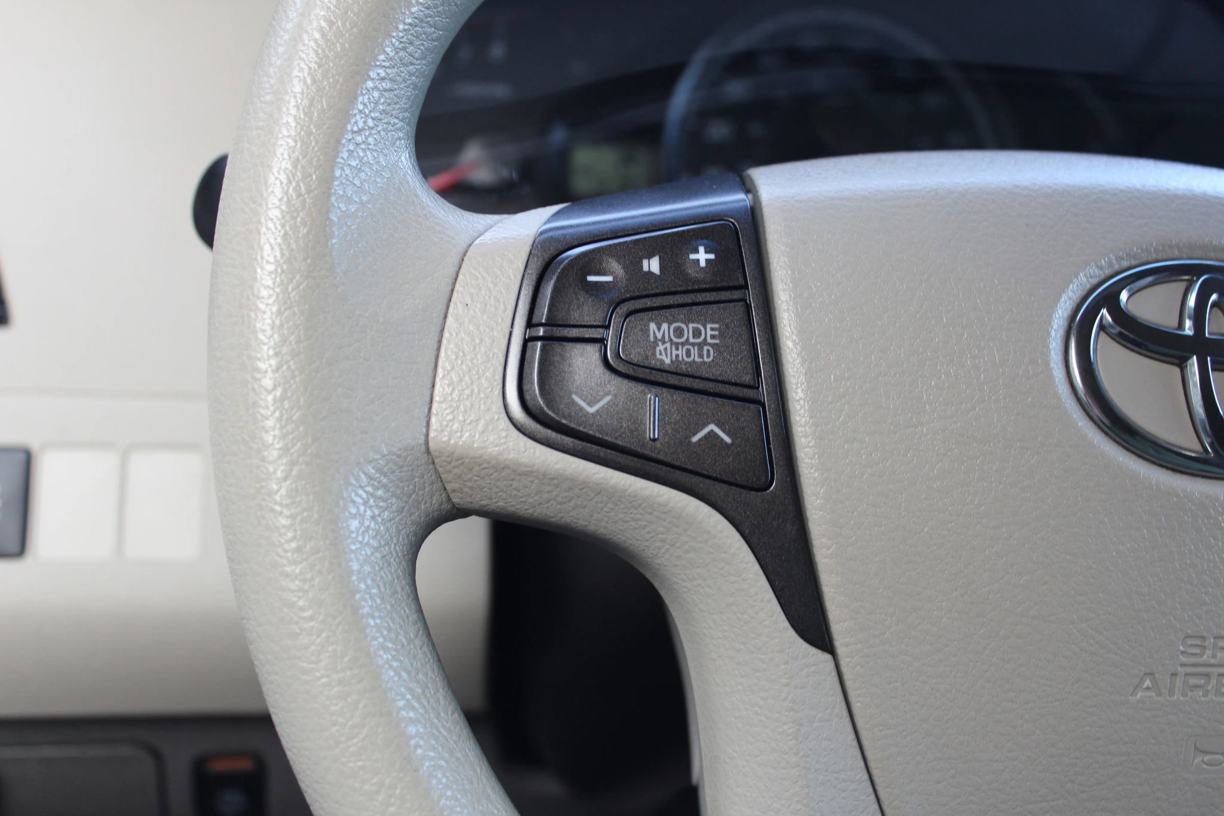 Used 2011 Toyota Sienna LE image 25