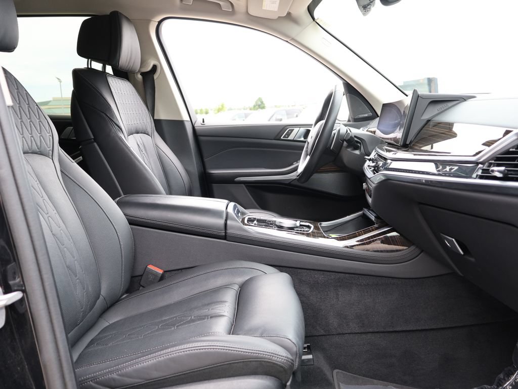 Used 2025 BMW X7 xDrive40i AWD/4WD image 9