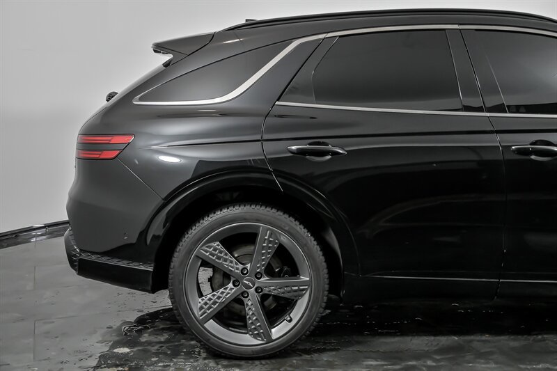 Used 2023 Genesis GV70 3.5T Sport w/ Sport Prestige Package AWD/4WD image 10