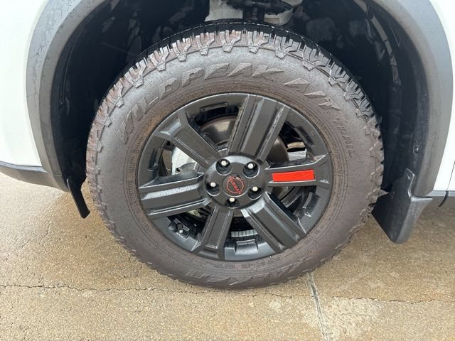 Used 2025 Nissan Rogue SV AWD/4WD image 13