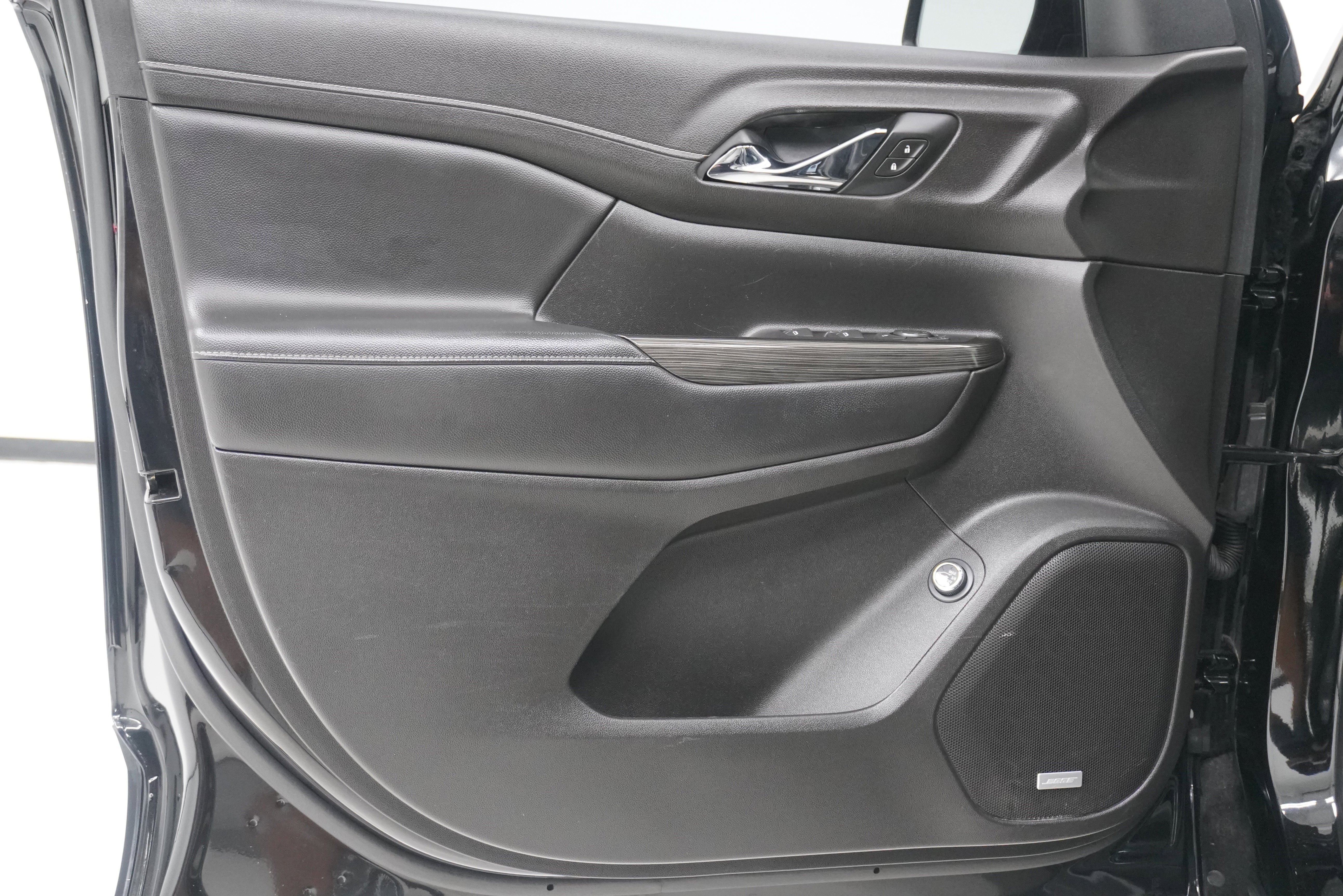 Used 2019 GMC Acadia SLT w/ Black Edition FWD image 16