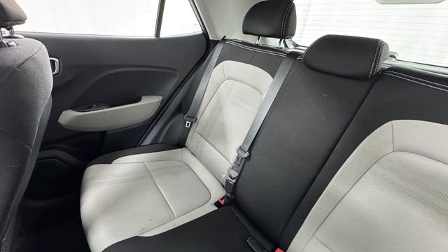 Used 2025 Hyundai Venue SEL FWD image 14