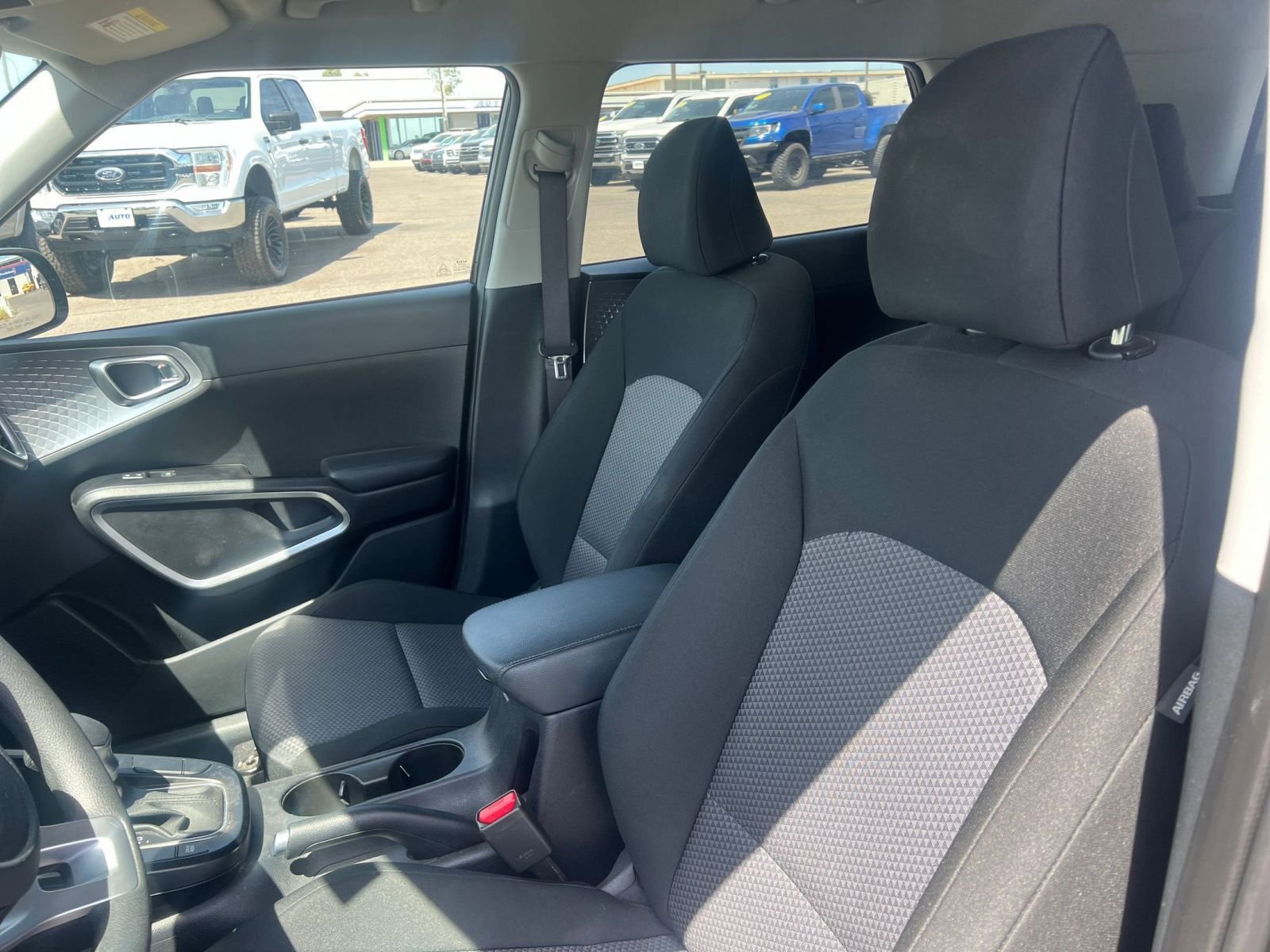 Used 2025 Kia Soul LX w/ LX Technology Package FWD image 36