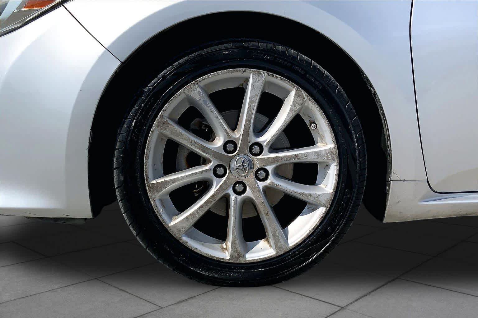 Used 2013 Toyota Avalon XLE Touring FWD image 11