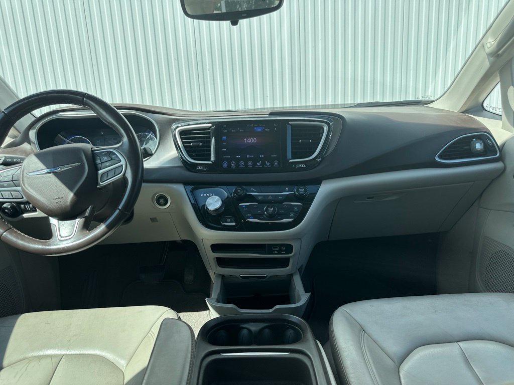 Used 2017 Chrysler Pacifica Touring-L FWD image 33