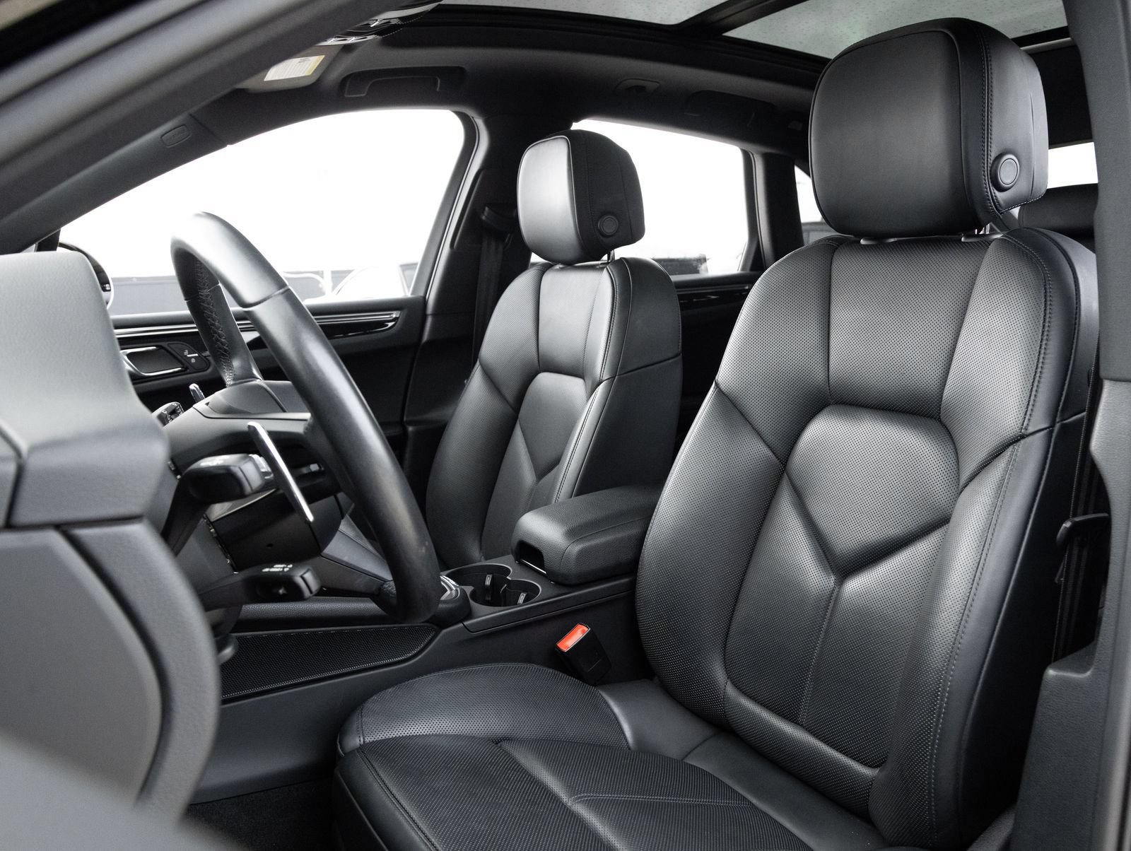 Certified 2023 Porsche Macan S AWD/4WD image 5
