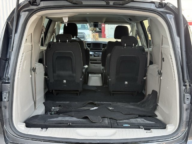 Used 2022 Chrysler Voyager LX FWD image 30