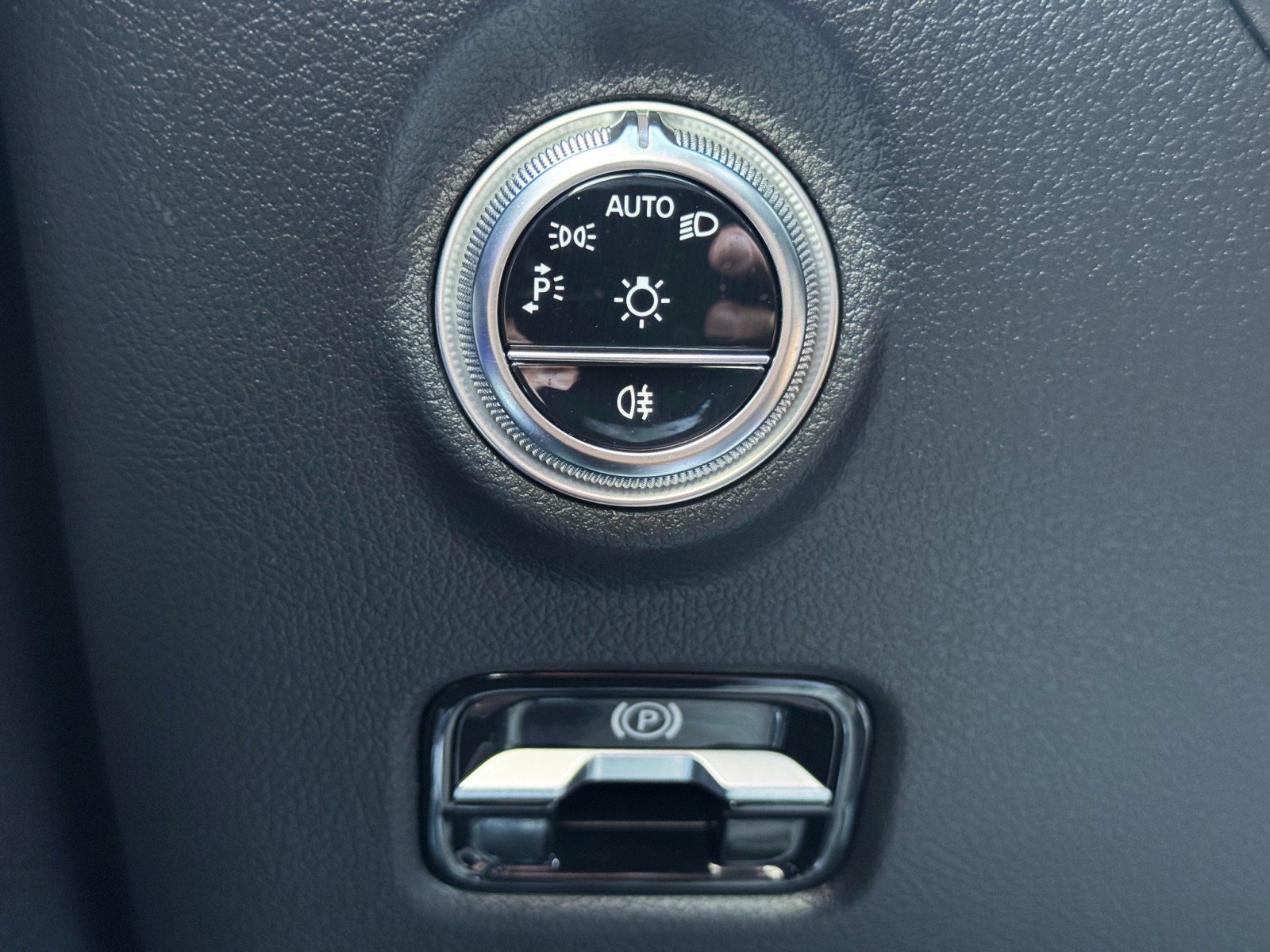 Used 2024 Mercedes-Benz CLE 450 4MATIC Coupe image 18
