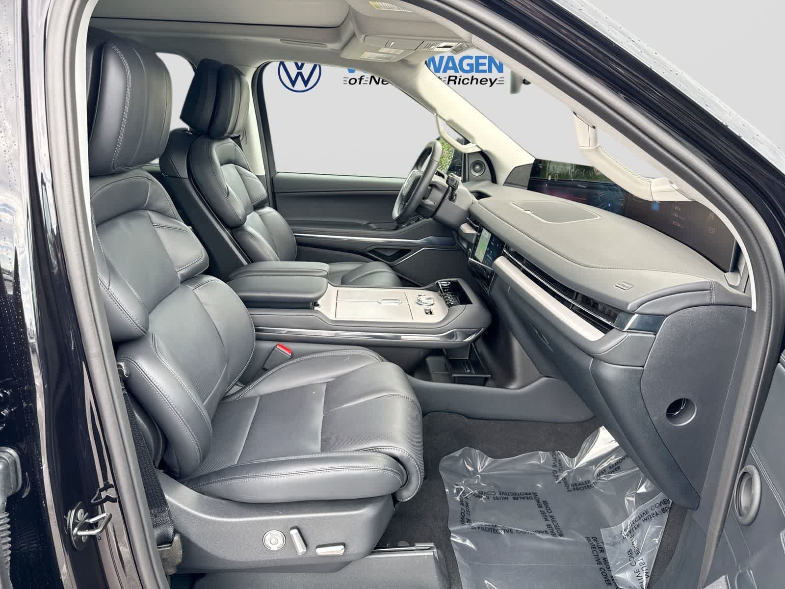 Used 2025 Lincoln Navigator Reserve AWD/4WD image 28