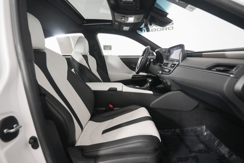 Certified 2022 Lexus ES 300h F Sport w/ Accessory Package image 19