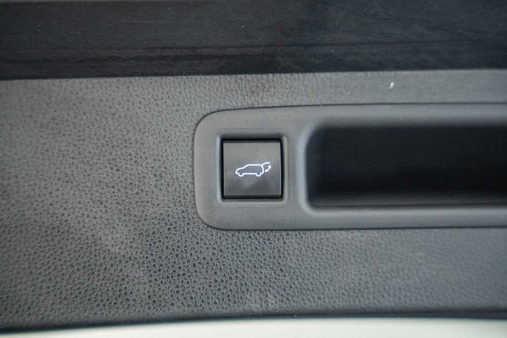 Used 2022 Toyota Highlander XLE AWD/4WD image 10