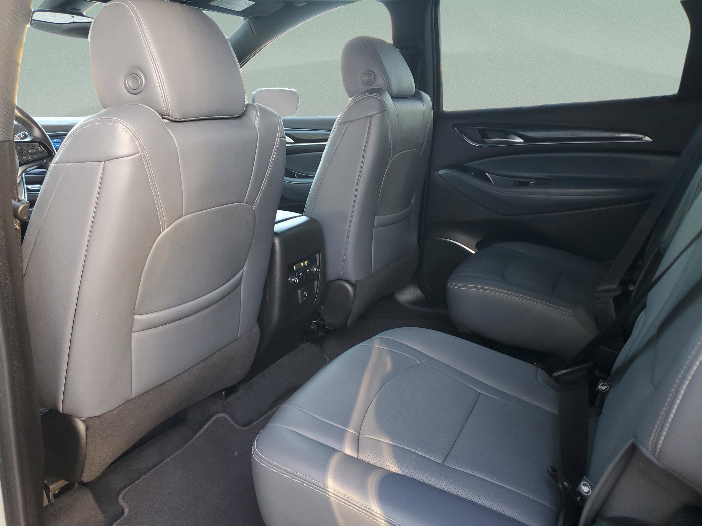 Used 2022 Buick Enclave Essence w/ Sport Touring Edition image 10