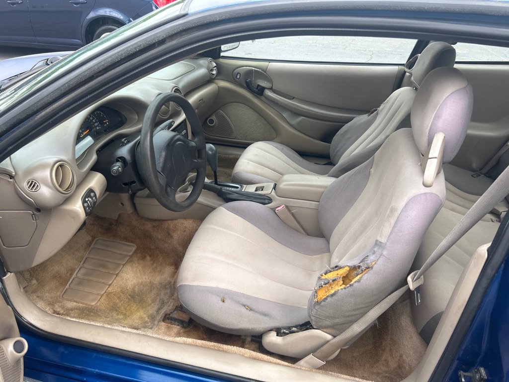 Used 2004 Pontiac Sunfire Coupe w/ 1SB Preferred Equipment Group FWD image 9